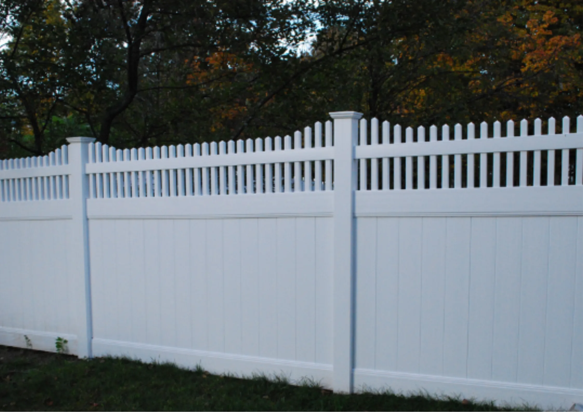 You are currently viewing Fencing in Buffalo NY: Is Vinyl Fencing Cheaper Than Wood?
