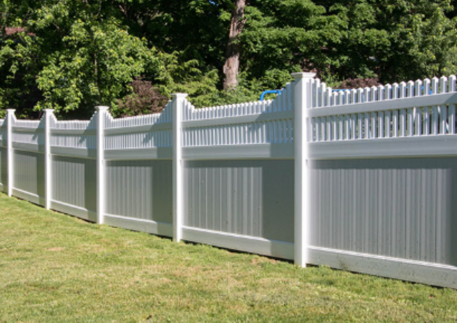 Read more about the article Professional Vinyl Fence Installation for Homes & Businesses in Buffalo